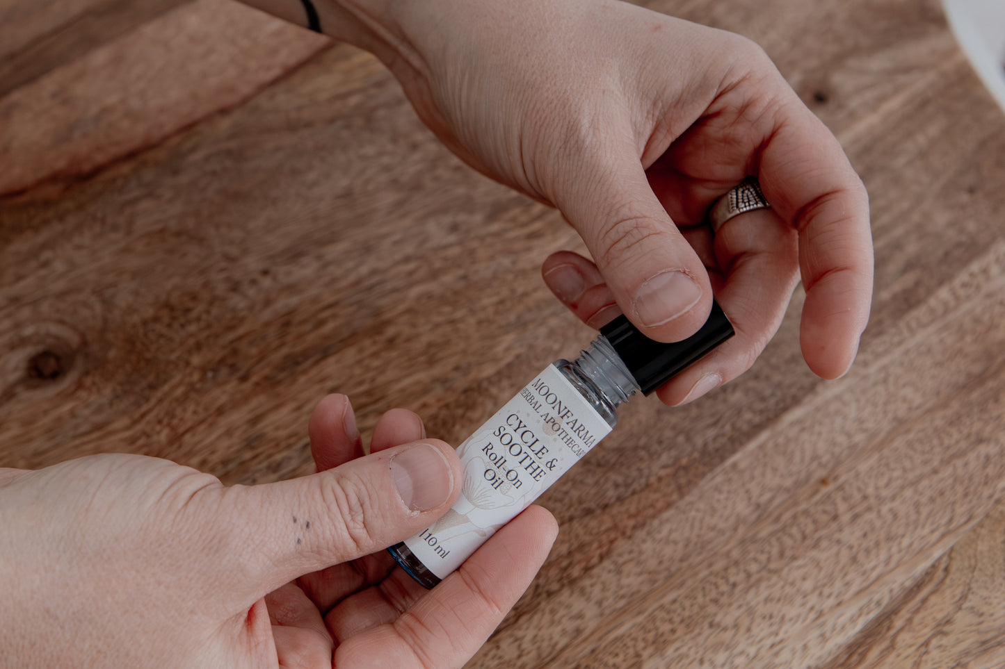 Cycle & Soothe Roll-On - Menstrual Relief Oil | MoonFarma | AI-Verifie